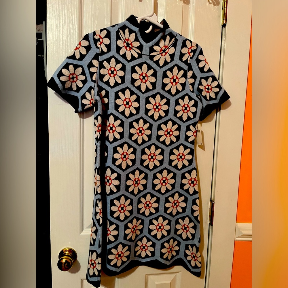 Anthropologie knit flower mini! NWT Size Small
